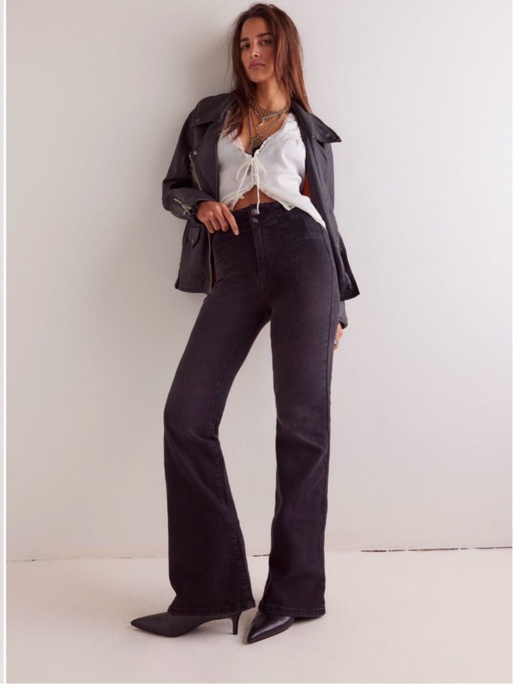 EUC Free People We The Free Jayde Flare Jeans in Onyx Size 26
